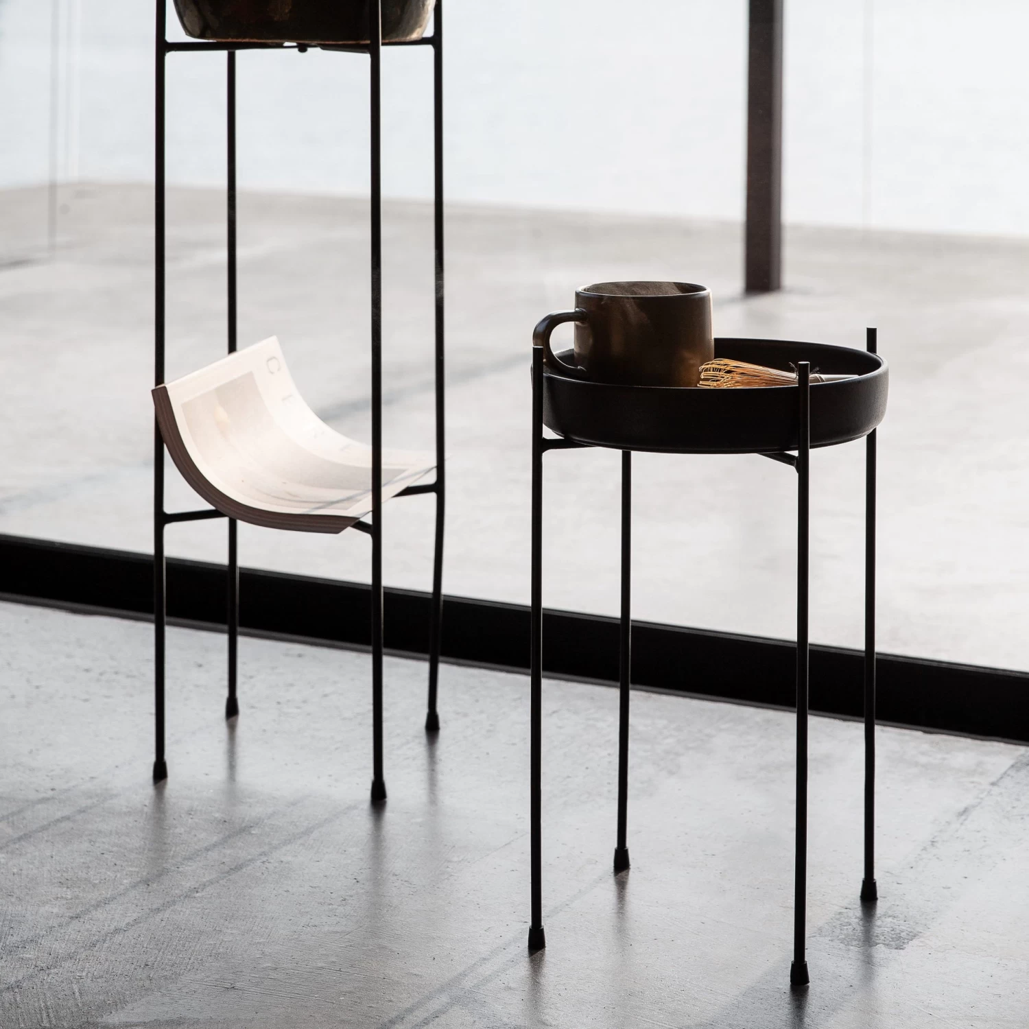 Piedestal Metall Klein 4 Piedestal Metall Klein – Bild 2