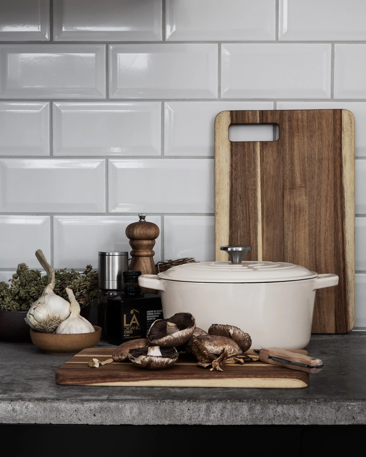 DUKA Cutting Board 40X25cm Acacia 4 DUKA Cutting Board 40X25cm Acacia – Bild 2