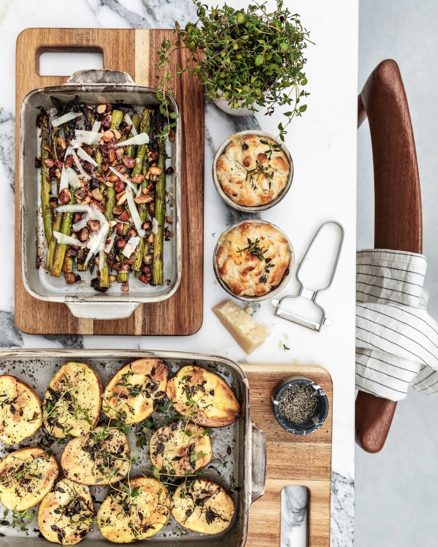 DUKA Cutting Board 40X25cm Acacia 6 DUKA Cutting Board 40X25cm Acacia – Bild 4